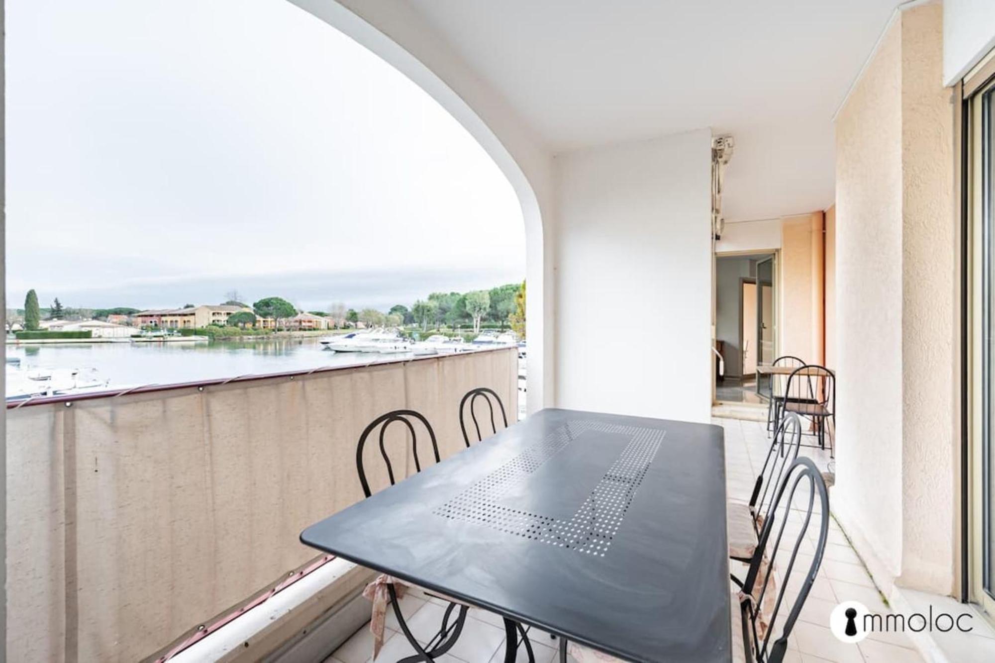 Spacious Apartment With Pool Located In The Marina Of Mandelieu Екстер'єр фото