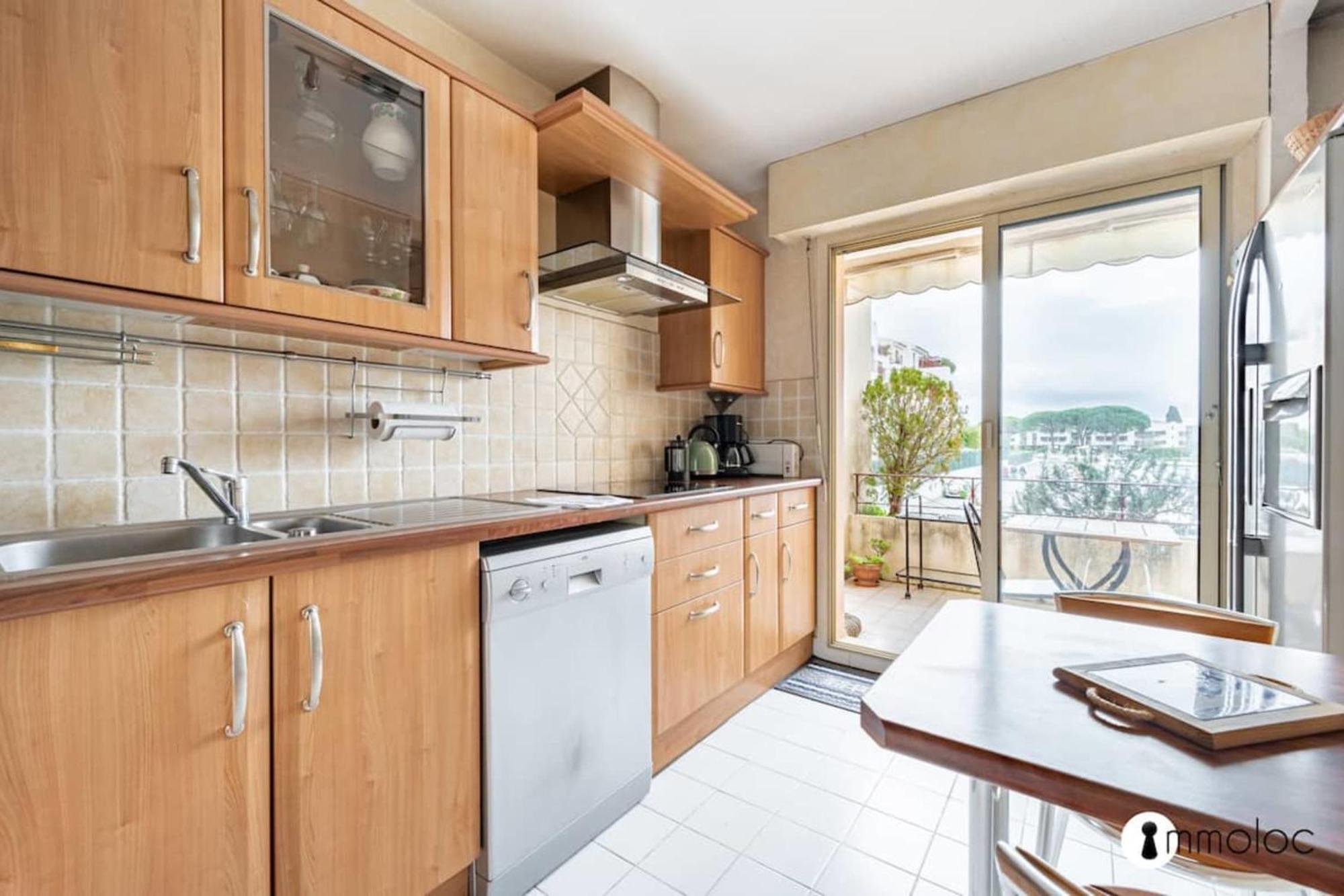 Spacious Apartment With Pool Located In The Marina Of Mandelieu Екстер'єр фото