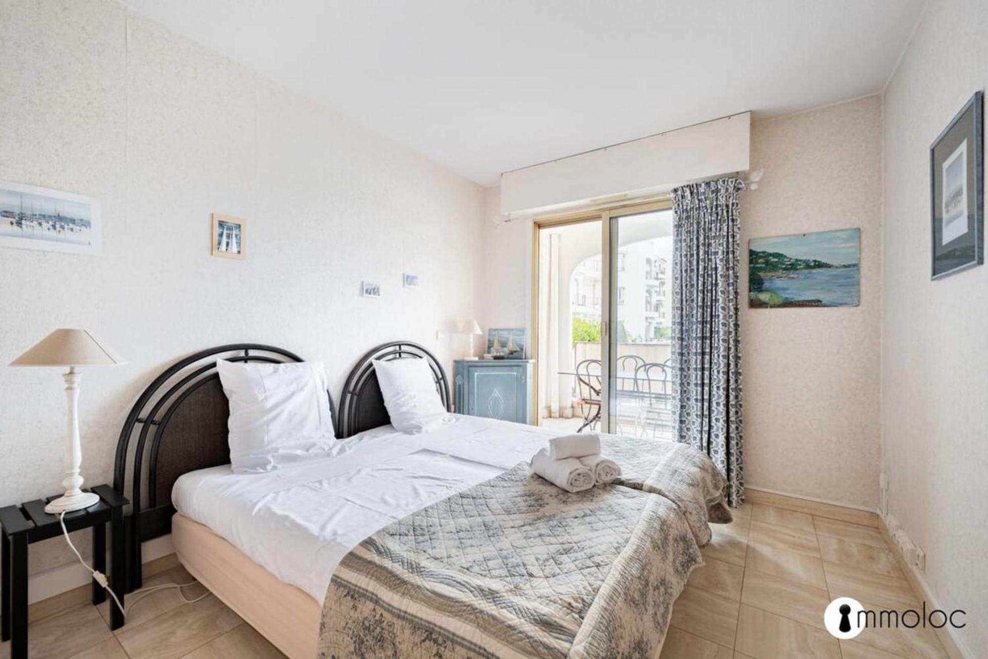 Spacious Apartment With Pool Located In The Marina Of Mandelieu Екстер'єр фото