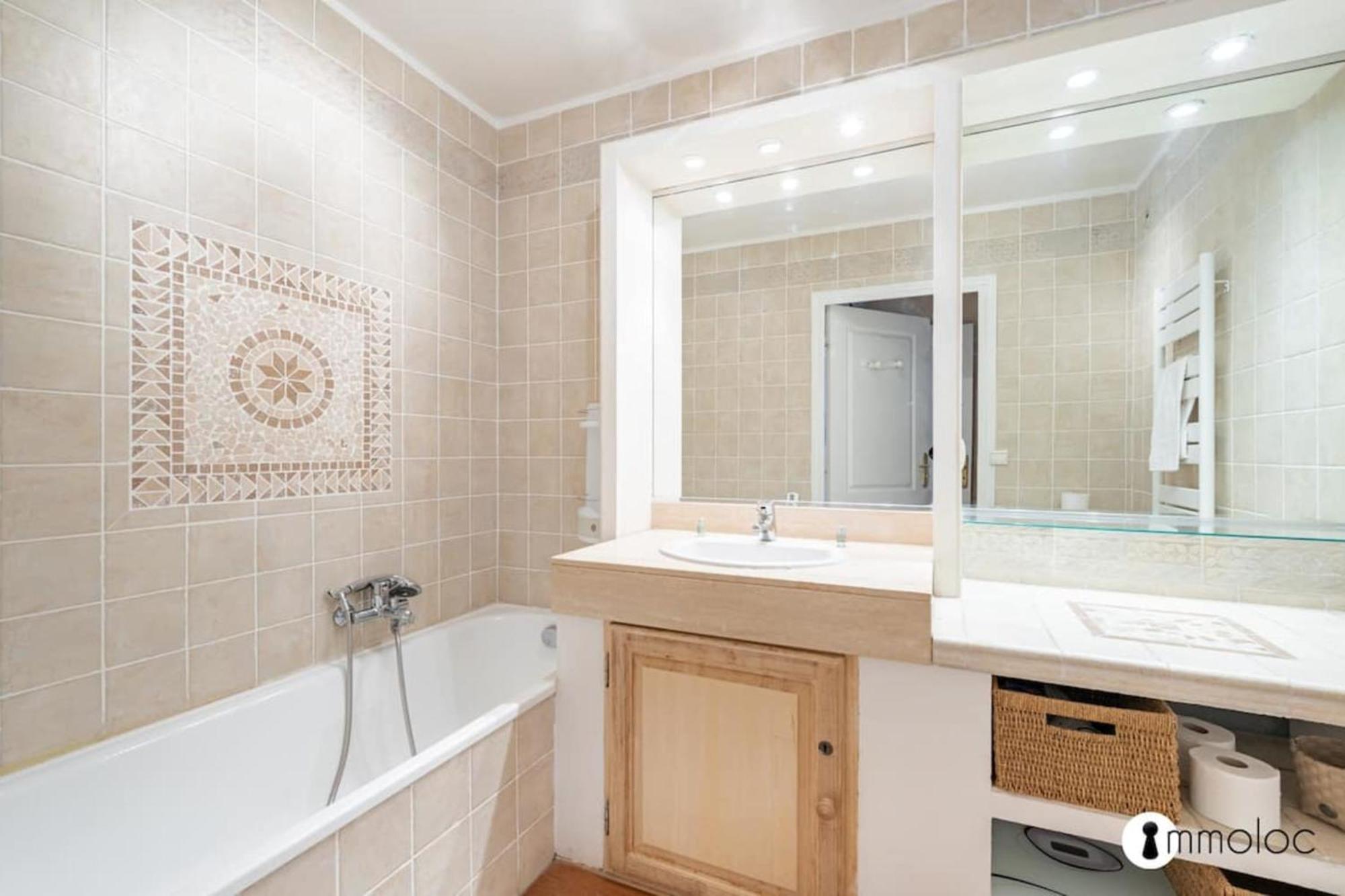 Spacious Apartment With Pool Located In The Marina Of Mandelieu Екстер'єр фото