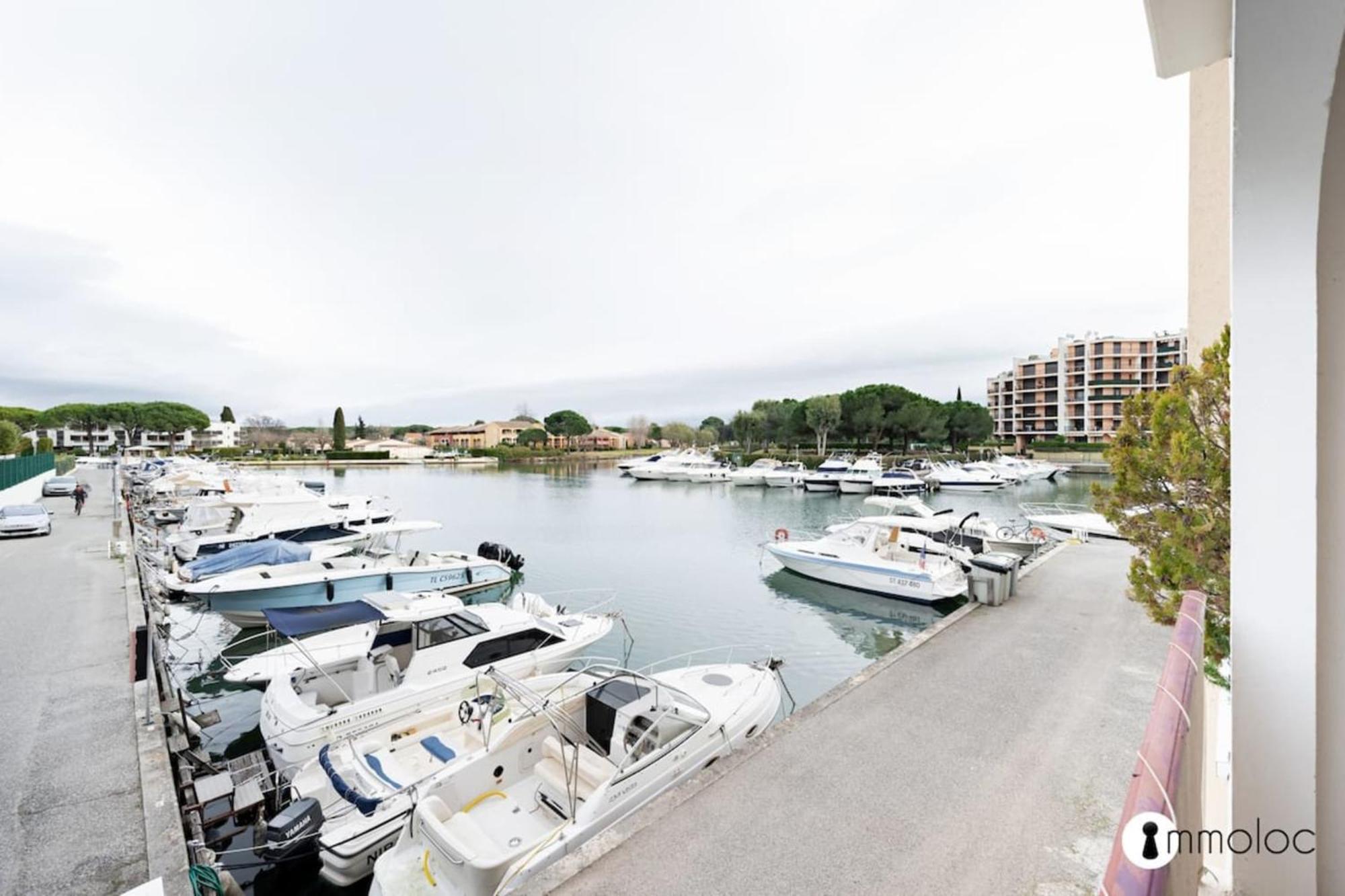 Spacious Apartment With Pool Located In The Marina Of Mandelieu Екстер'єр фото